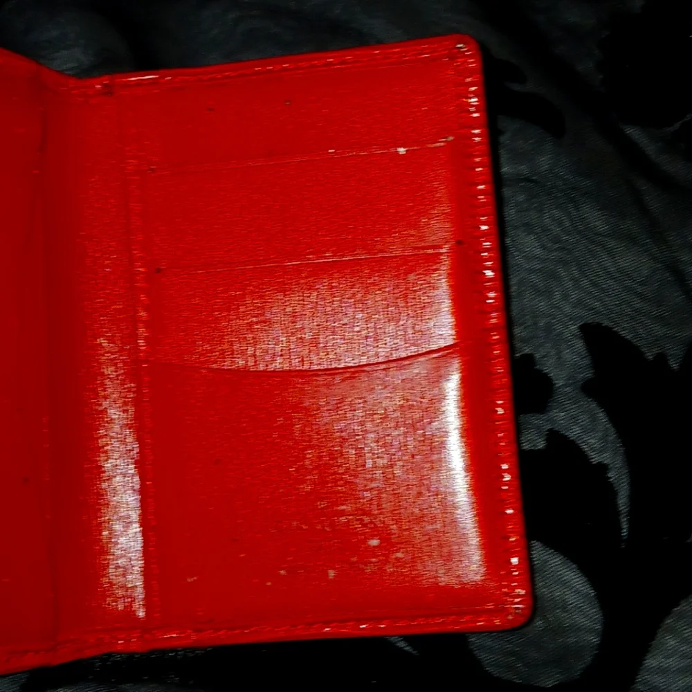 AUTHENTIC LV EPI CARD HOLDER - Picture 3 of 10